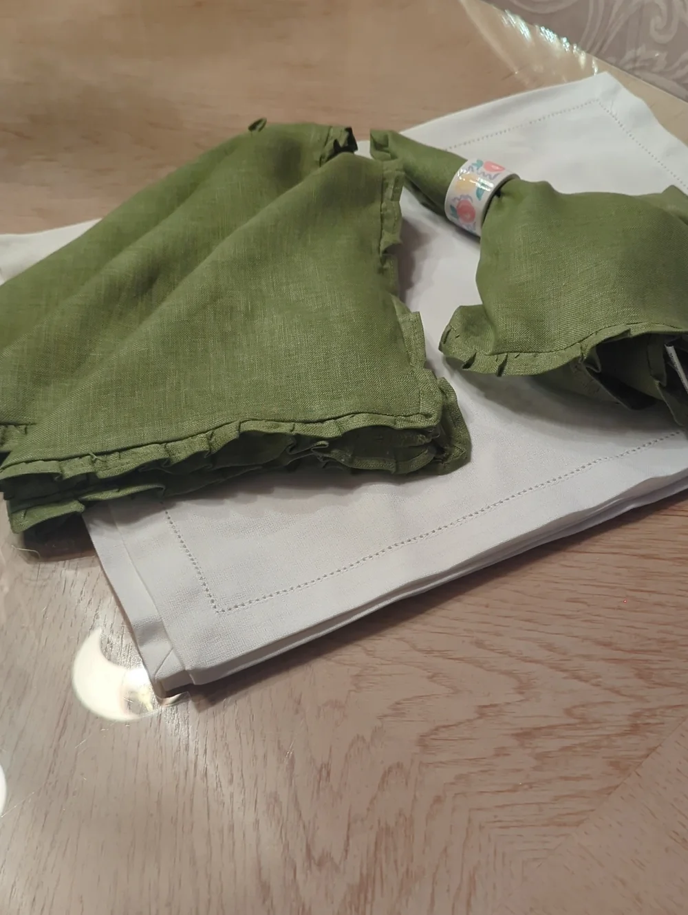 Pottery Barn Ruffled Linen Napkins (4)